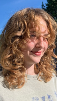 Rosa (she/her) thumbs CURLY HAIR EXPERTS IN PECKHAM SOUTH EAST LONDON