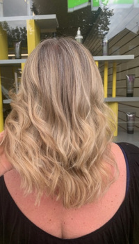 Rosa (she/her) thumbs bALAYAGE BY ROSA AT DKUK SALON PECKHAM