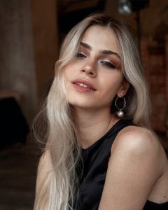 Why Bleach Roots Need Maintaining Every 6–8 Weeks DKUK Bleach Roots Advice (1)