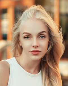 Why Bleach Roots Need Maintaining Every 6–8 Weeks DKUK Scandi Blonde